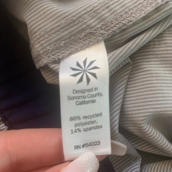 Athleta light gray striped shorts size XXS - Picture 6 of 9